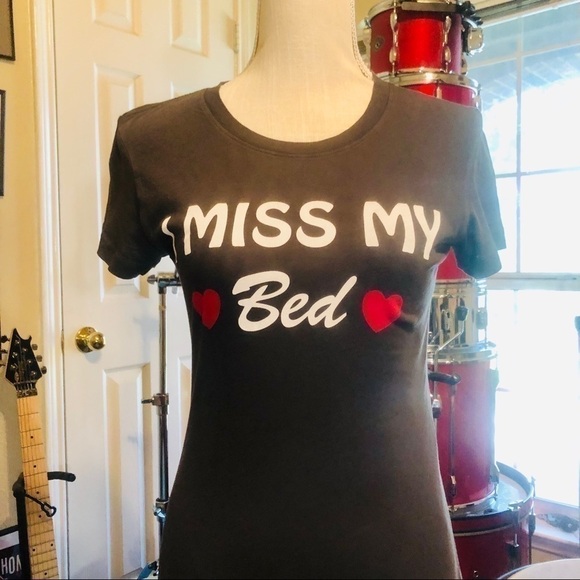 WILDFOX 🦊💋 Wildfox Tee “ I Miss My Bed - Picture 3 of 6